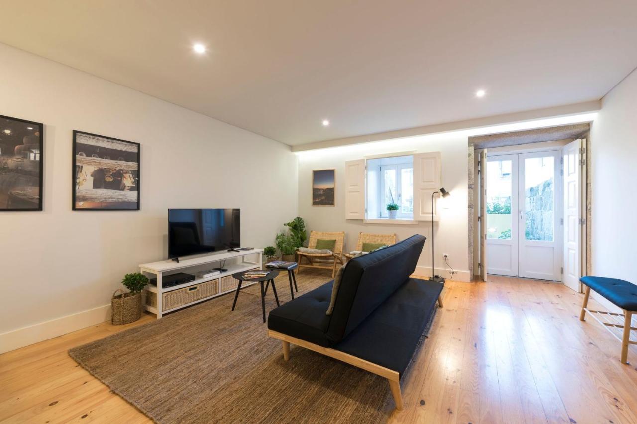 Lovelystay - Porto Peaceful Living W/ Backyard Bagian luar foto